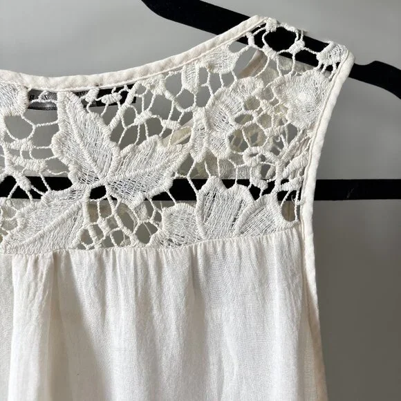 Zara • Cream Lace Crochet Sleeveless Blouse - Picture 3 of 7